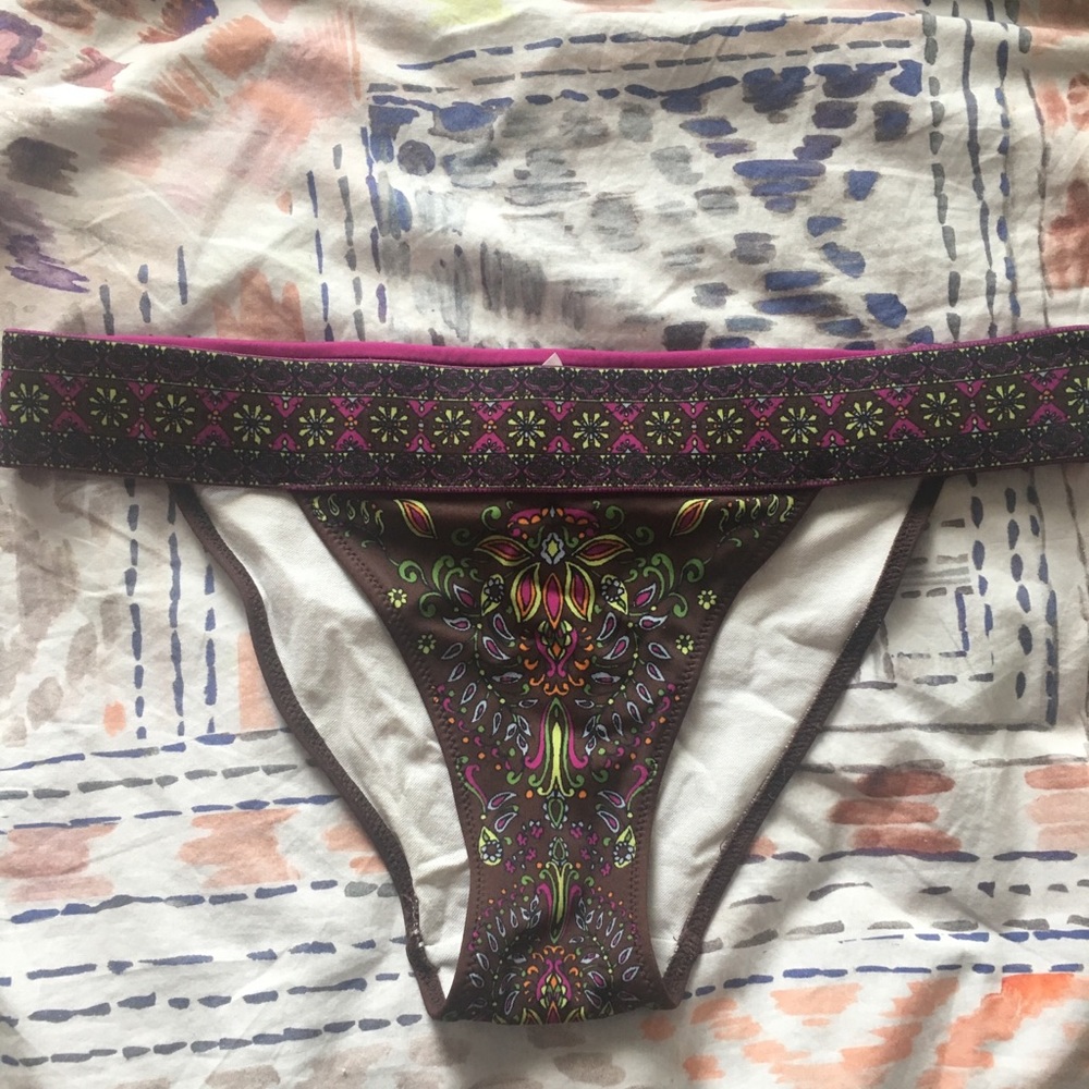 Victoria Secret bikini - Picture 2 of 4